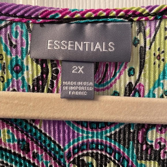 Blouse with detachable necklace - Picture 2 of 3